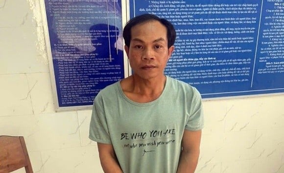 Tạm giữ gã đối bại hiếp dâm con gái của bạn nhậu -0