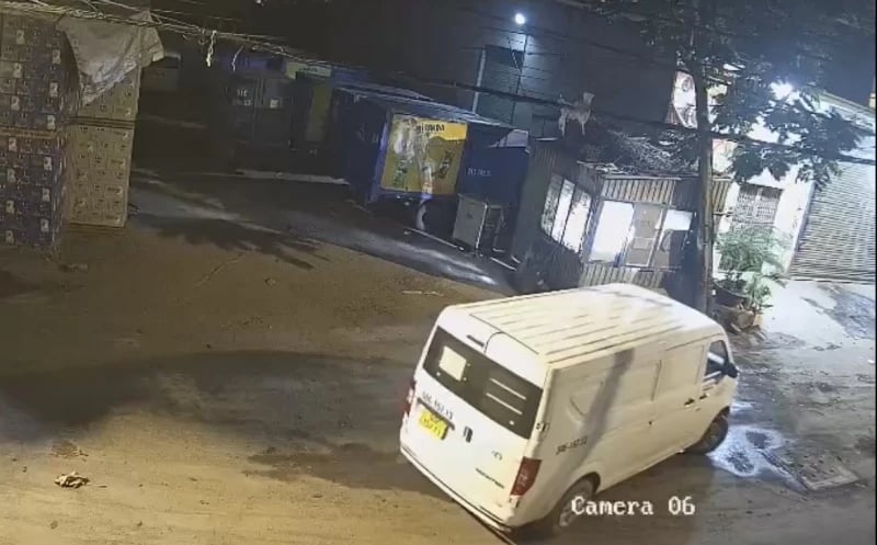 Nhan vien moi, Dot nhap cong ty, Trom oto anh 2