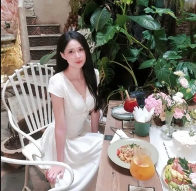 Danh-tinh-me-bim-be-con-di-tiem-khien-dan-tinh-tram-tro-vi-giong-my-nhan-dep-nhat-philippines-4