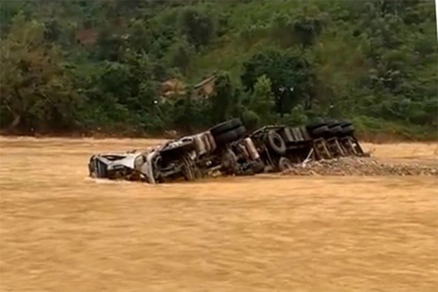 xe-troi-la-lay-4-17634314025981180714512_11zon