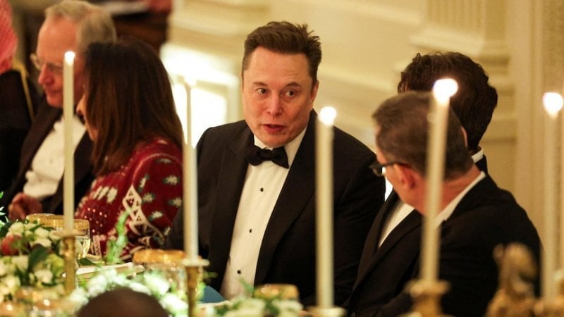 19-1763538287-ty-phu-elon-musk-tro-lai-nha-trang-du-tiec-chieu-dai-thai-tu-saudi-arabia.jpg