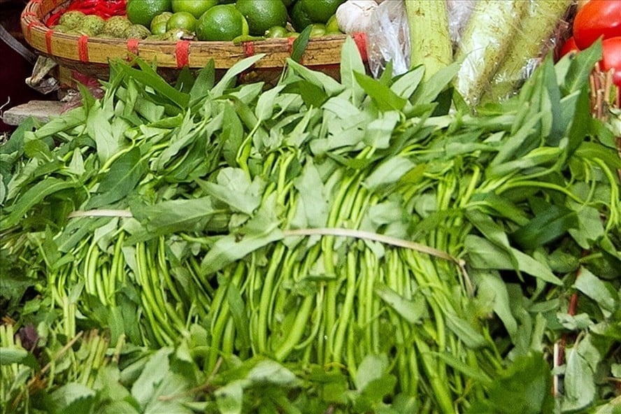 21-1763696685-cac-loai-rau-tuoi-ngon-gia-re-luon-co-san-co-the-an-quanh-nam.jpg
