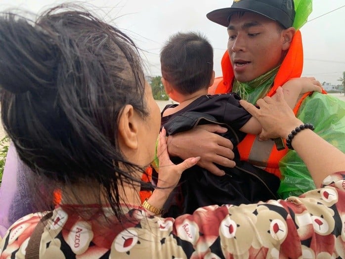 Mưa, lũ còn rất phức tạp - Ảnh 1.