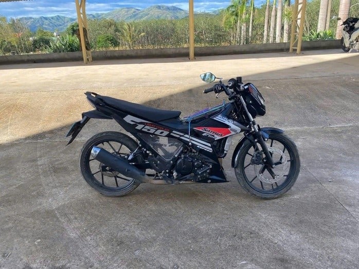 Thanh niên trộm xe máy tại trụ sở công an ở Quảng Ngãi - Ảnh 1.