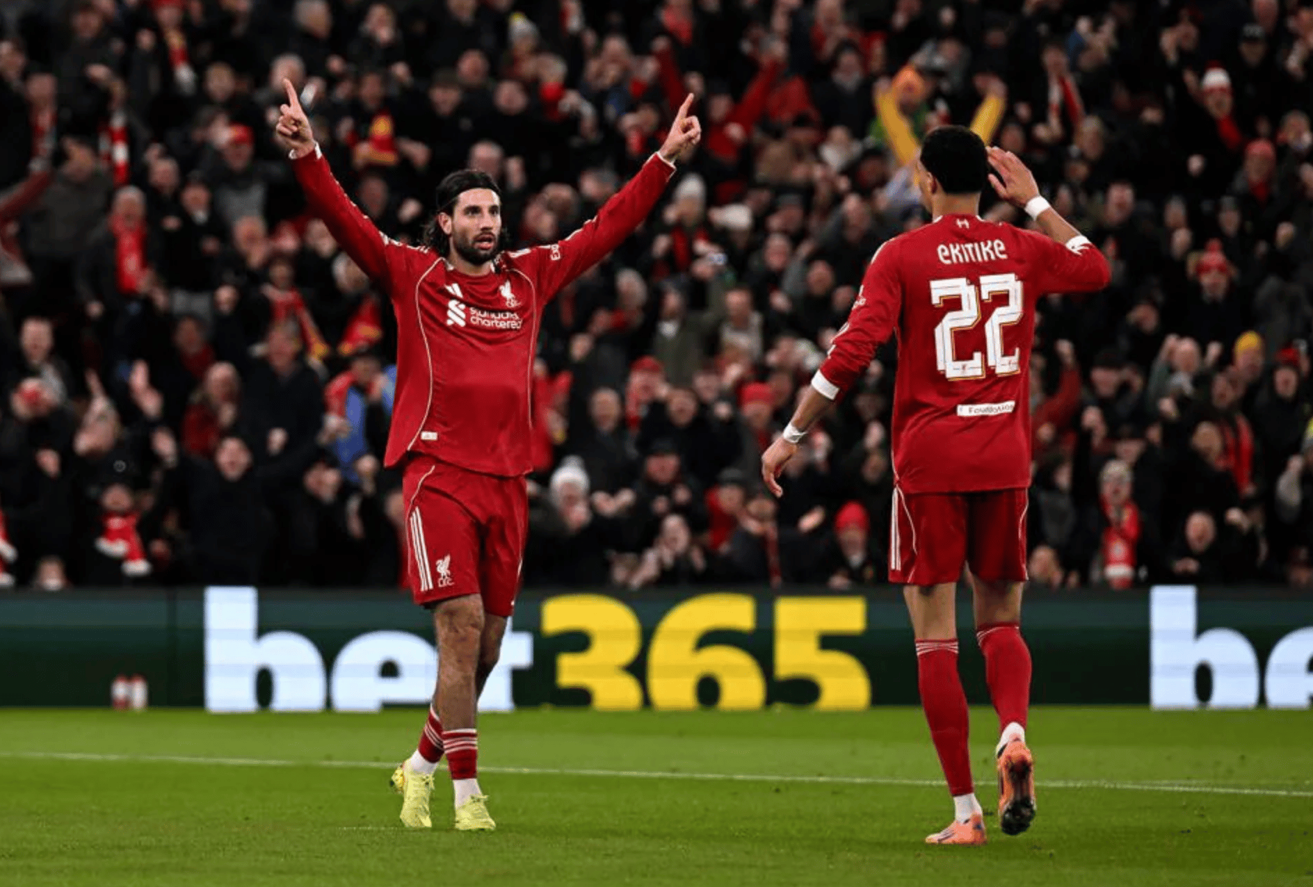 Liverpool thảm bại 1-4, PSV ca khúc khải hoàn tại sân Anfield - Ảnh 2.