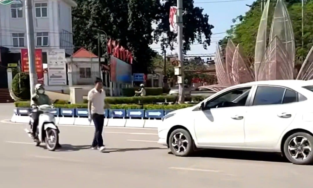 đi xe ngược chiều.jpg