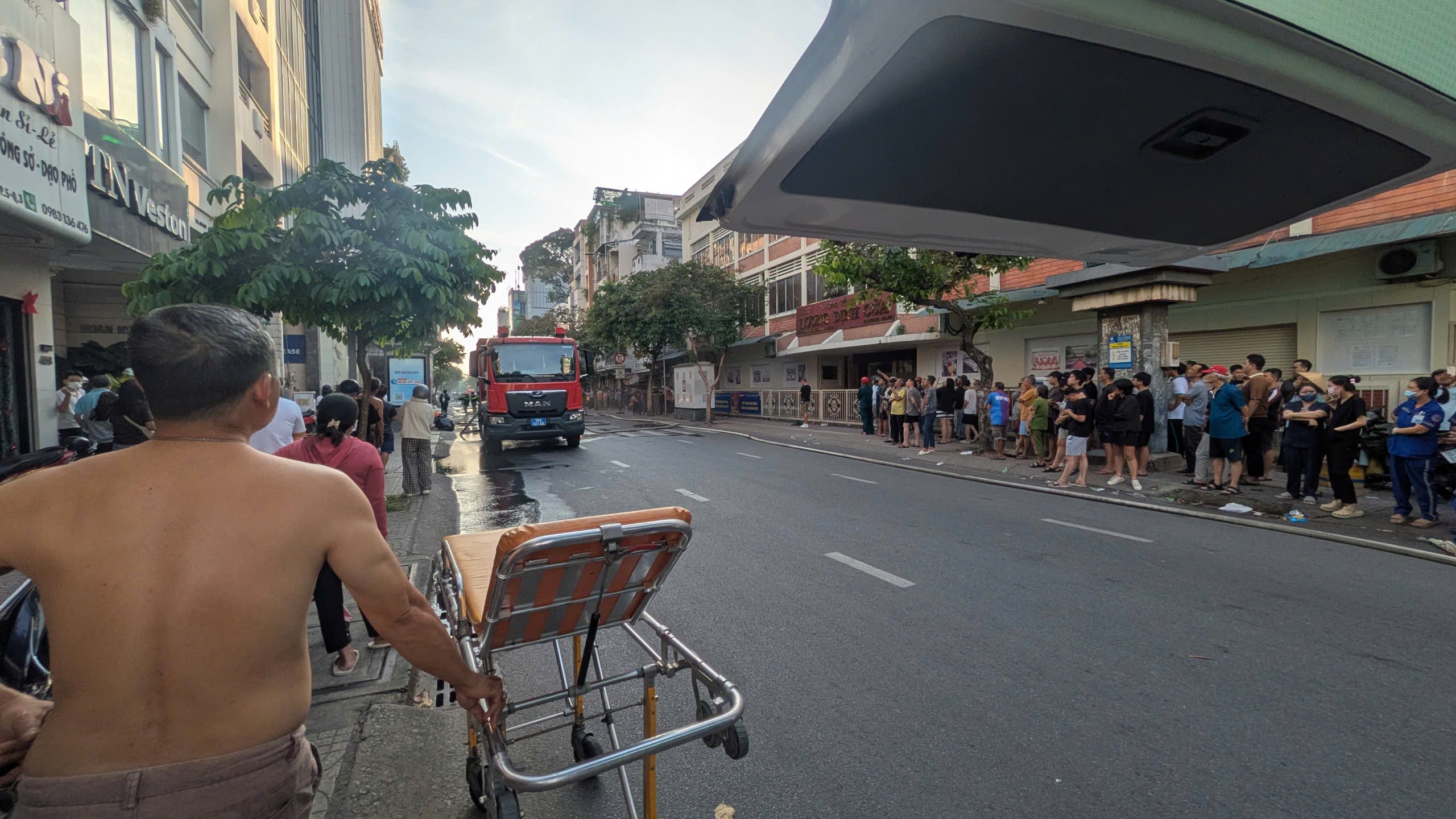 Cháy thẩm mỹ viện ở TPHCM Nguyên nhân và cứu nạn 20 người thoát hiểm - Ảnh 2.