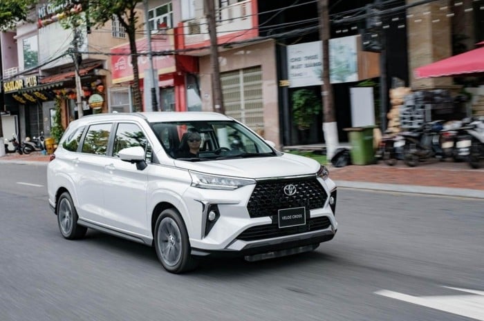 Giá xe Toyota Veloz Cross đầu tháng 11/2025 ở mức cực kỳ cạnh tranh, ‘soán ngôi’ Mitsubishi Xpander ảnh 3