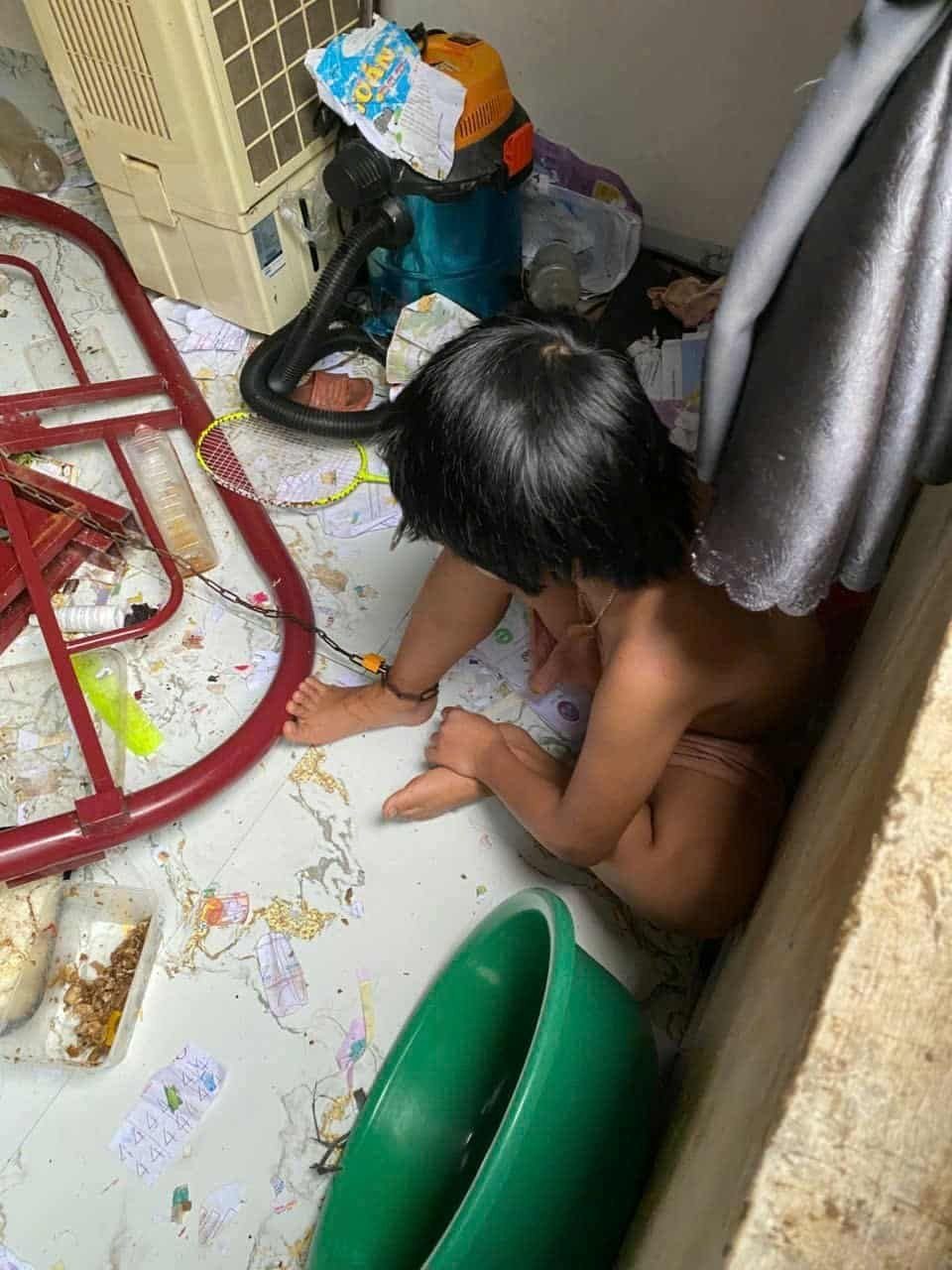 Công an triệu tập cha xích con trong phòng bẩn thỉu ở Đắk Lắk - Ảnh 2.