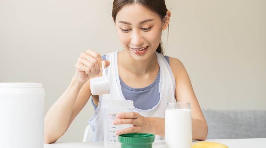 Bổ sung đủ nước và protein giúp tăng hiệu quả tập luyện, hỗ trợ cải thiện làn da