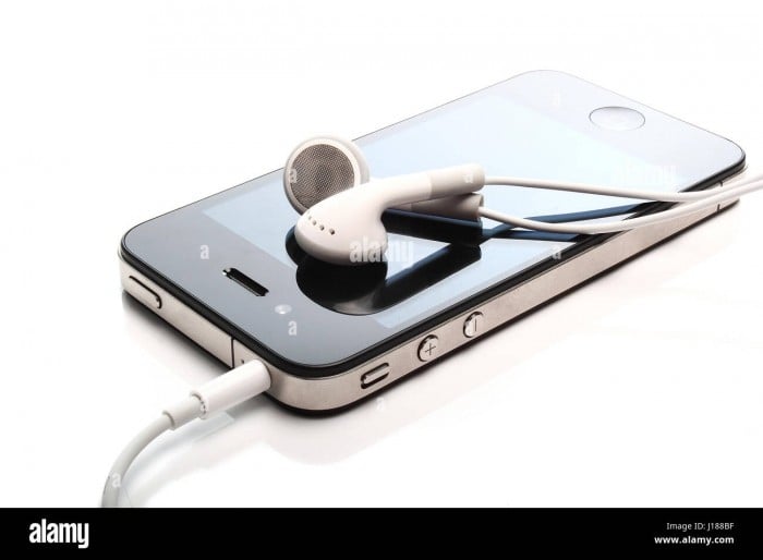 iphone-4s-and-earphones-J188BF