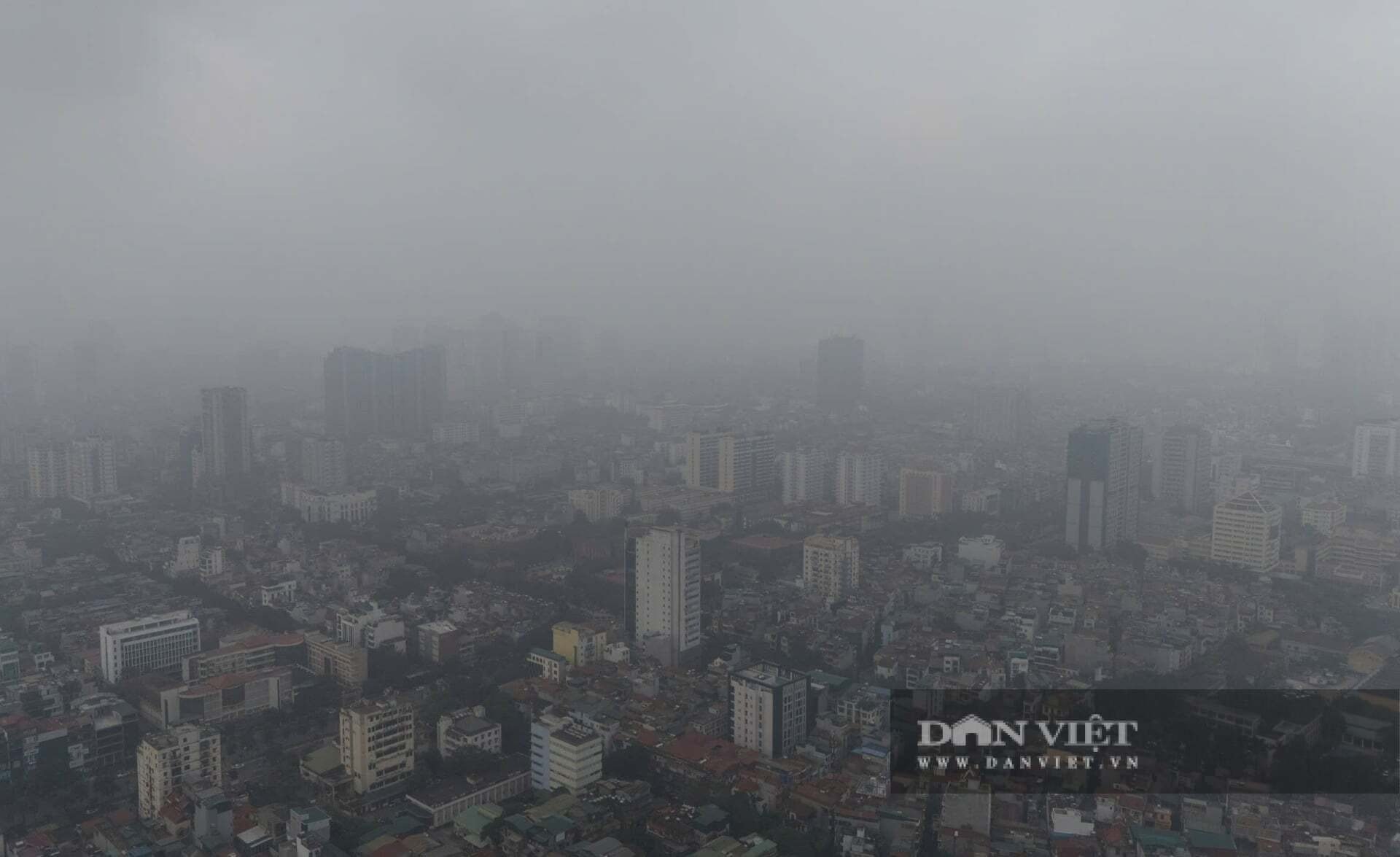 02-1764665843-ha-noi-sang-nay-chim-trong-o-nhiem-cao-oc-bien-mat-giua-lop-mu-day-aqi-cham-nguong-dang-bao-dong.jpg