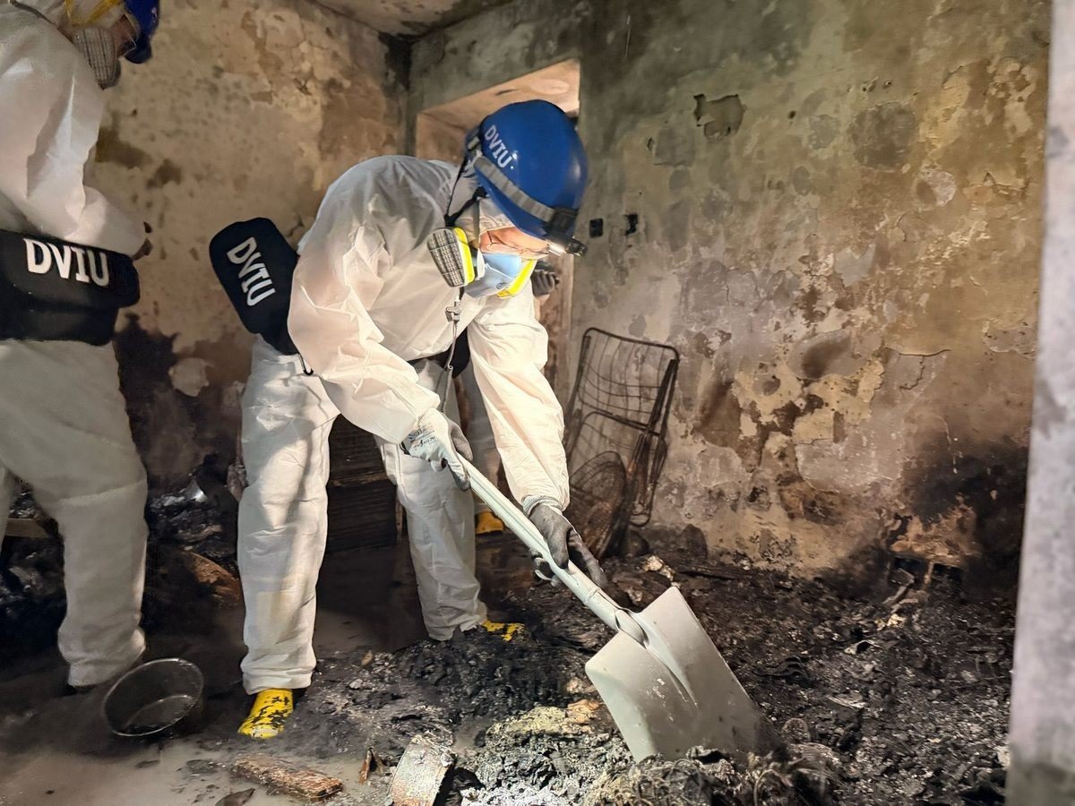 Cháy chung cư Hồng Kông: Thi thể hóa tro bụi, căn hộ cháy đen - Ảnh 5.