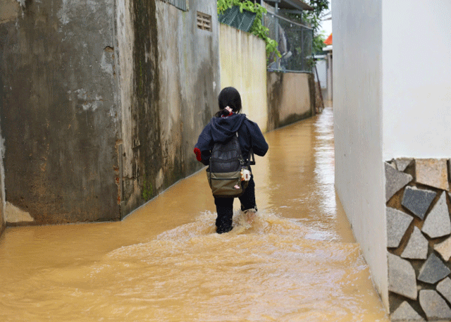 Ly-do-nha-trang-ngap-sau-lan-4-nguoi-dan-met-moi-vi-phai-chong-lu-4-lan-trong-gan-1-thang-4