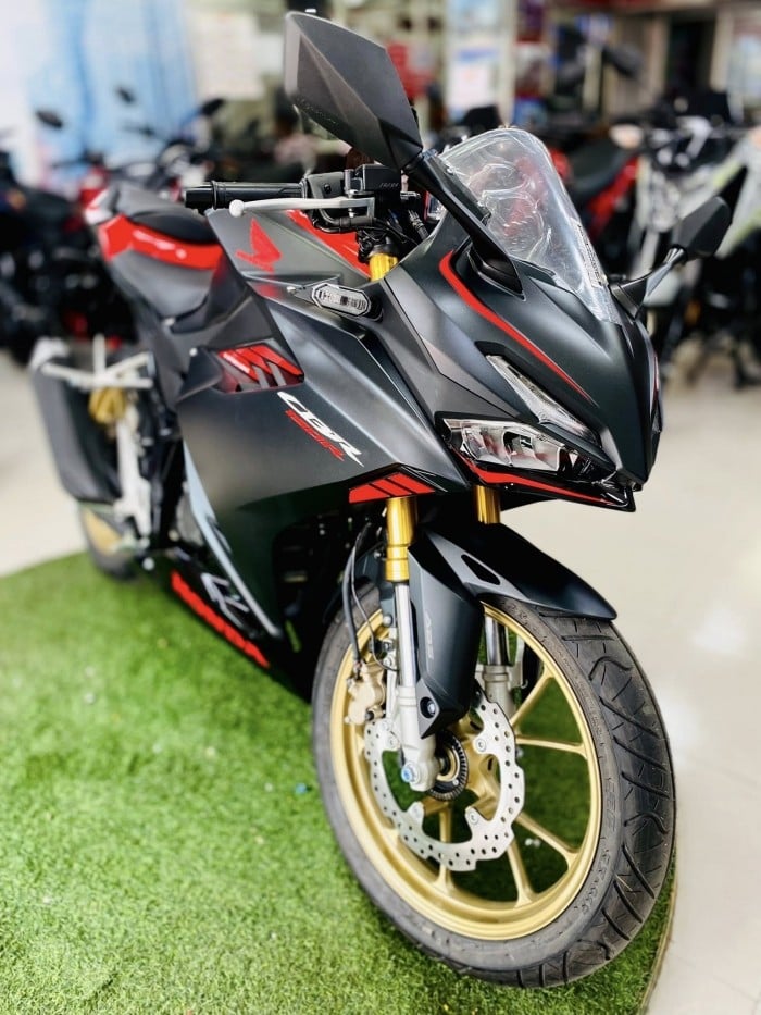 honda-cbr150r-8