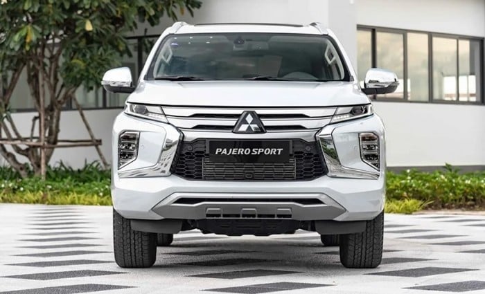 Mitsubishi Pajero Sport quyết 'soán ngôi' Ford Everest nhờ mức giá lăn bánh cực rẻ đầu tháng 12/2025 ảnh 1