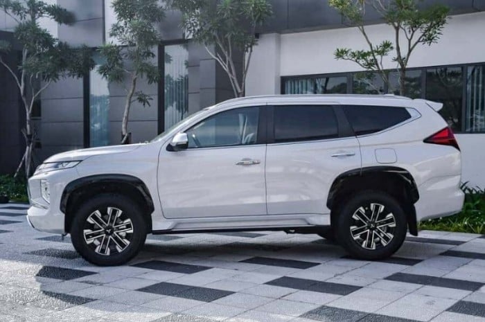 Mitsubishi Pajero Sport quyết 'soán ngôi' Ford Everest nhờ mức giá lăn bánh cực rẻ đầu tháng 12/2025 ảnh 3