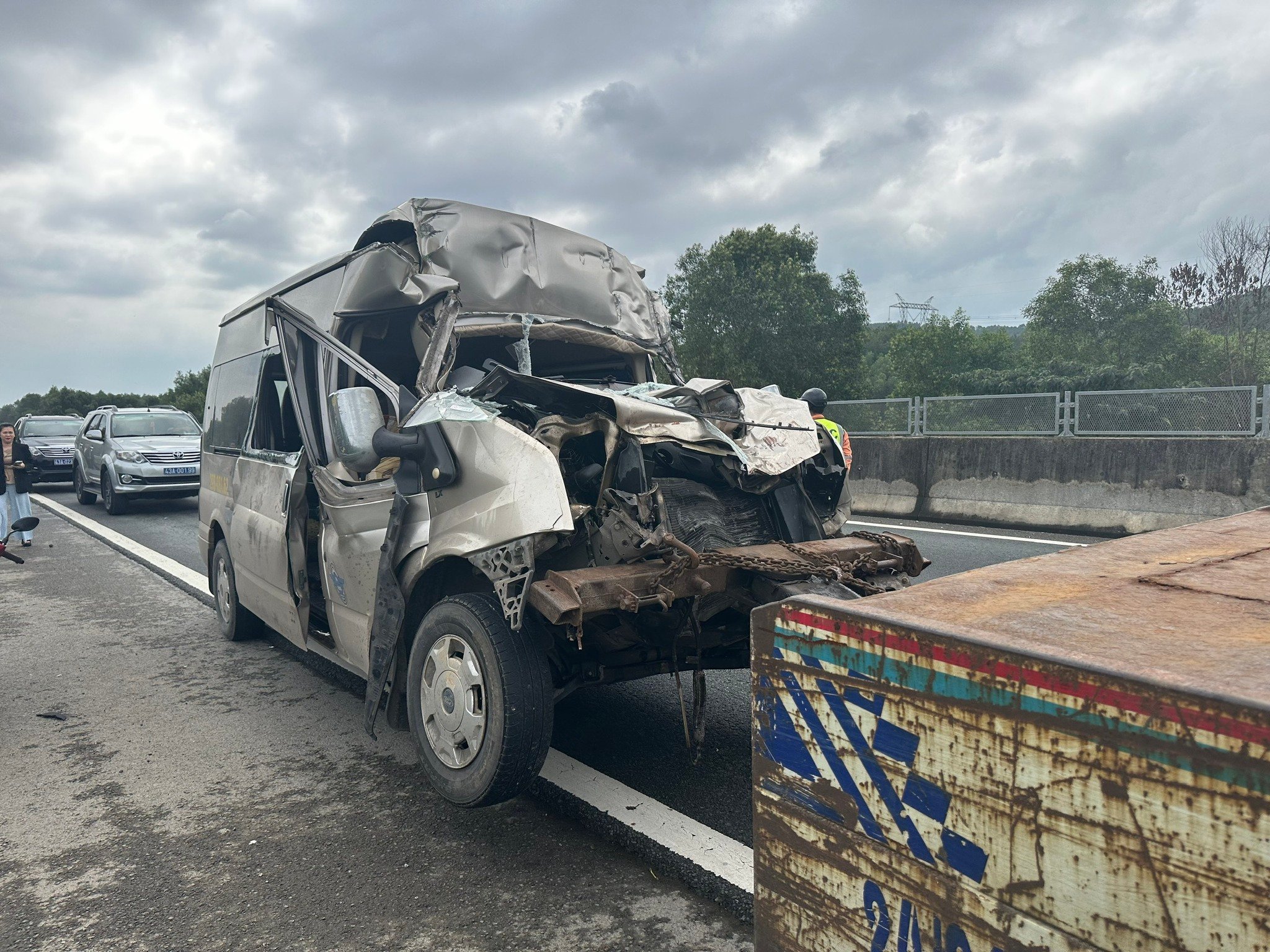 Tai nạn 4 người chết ở Đà Nẵng: Phát hiện điều bất ngờ liên quan tài xế container - Ảnh 2.