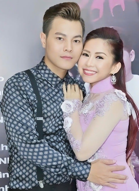 10-1765326796-chong-cu-nu-ca-si-viet-gay-soc-khi-song-chung-voi-tinh-moi-thua-nhan-voi-va-chia-tay-de-ban-gai-co-danh-phan.jpg