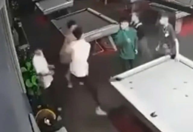 nam-sinh-bi-danh-trong-quan-bida-1