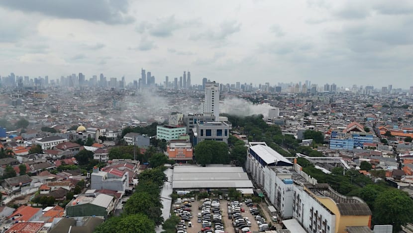 Hiện trường thương tâm vụ cháy toà nhà văn phòng khiến ít nhất 22 người thiệt mạng: Hơn 100 lính cứu hỏa và 29 xe chữa cháy được điều động- Ảnh 6.