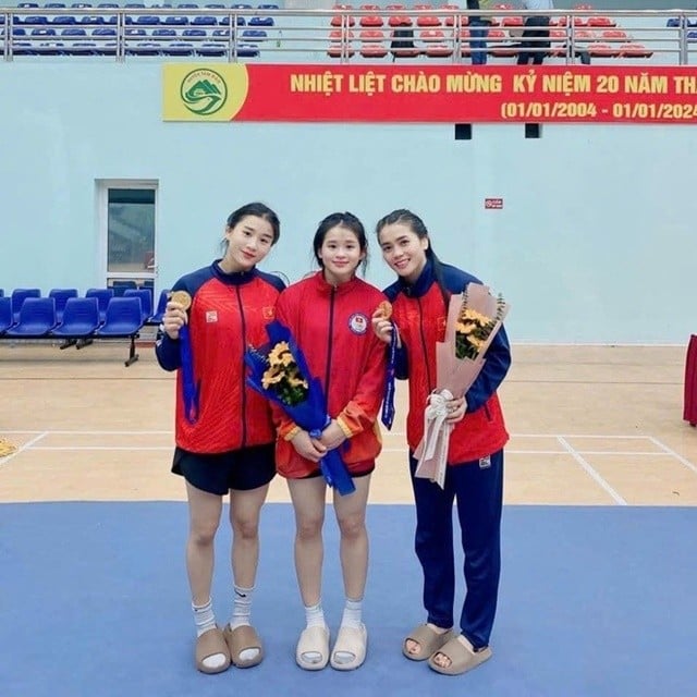 3-chi-em-tham-du-seagames-2