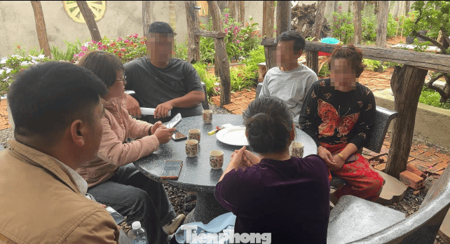 Nguoi-tung-nuoi-2-be-trong-vu-xich-con-tiet-lo-tian-bo-su-that-gay-soc-doan-clip-chi-la-be-noi-2