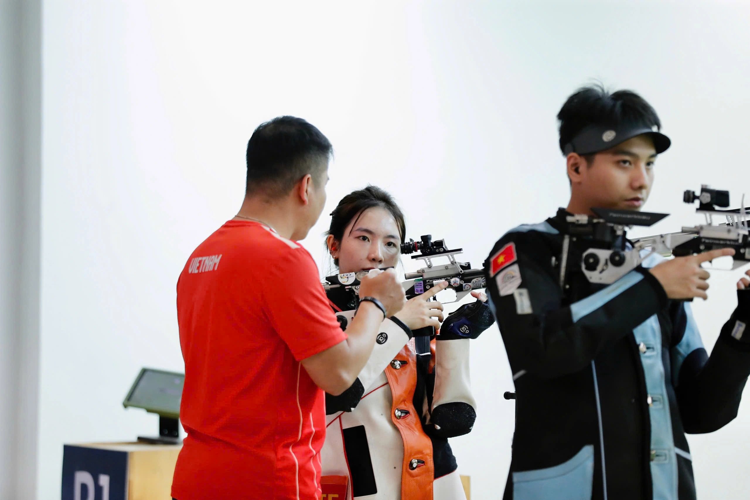 Trưởng đoàn Việt Nam bật khóc khi Mộng Tuyền và Tâm Quang giành HCV bắn súng: Nghẹt thở rồi vỡ òa!- Ảnh 5.