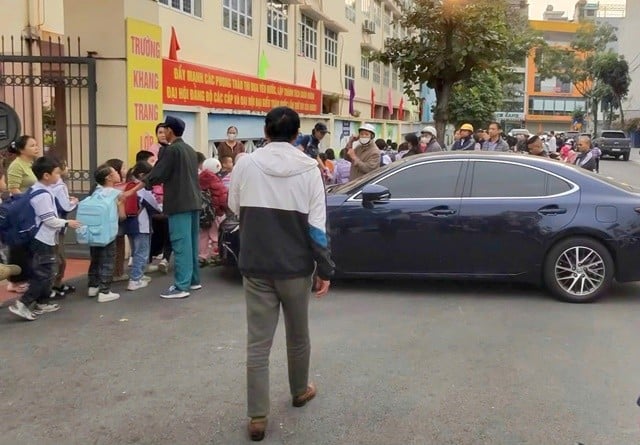 hieu-truong-do-lexus-truoc-cong-truong-3