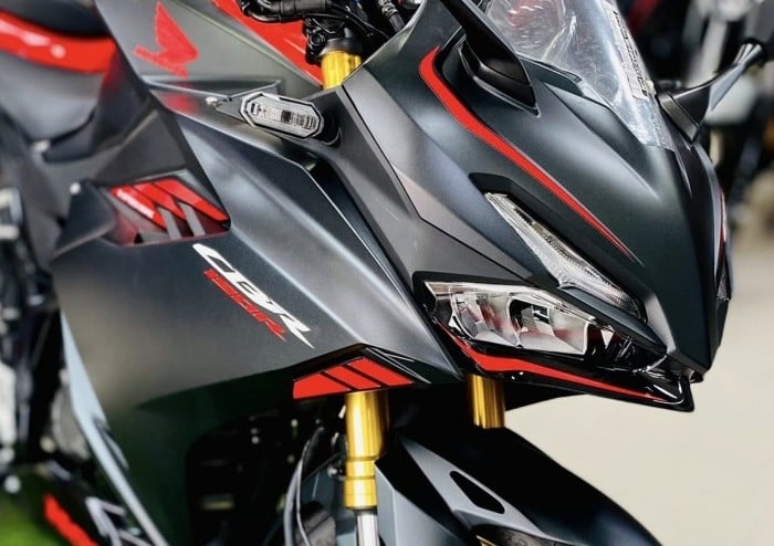 HONDA-CBR150R-3