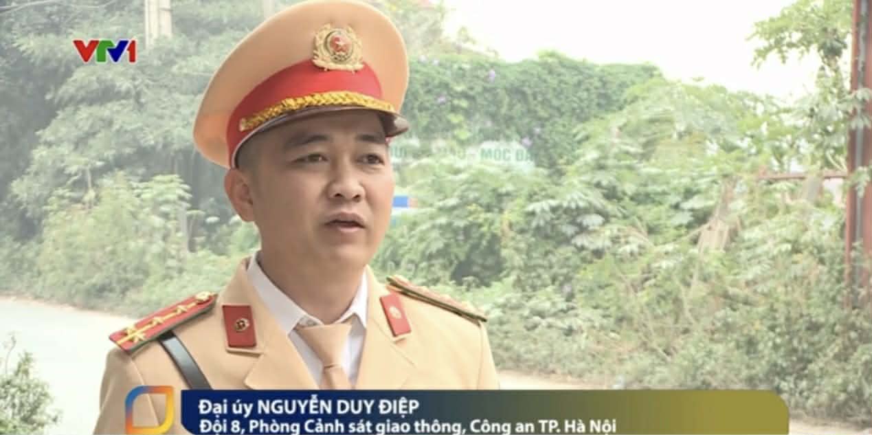 Đại úy CSGT kể khoảnh khắc bị người vi phạm đẩy vào đầu xe tải: Trước đó còn nhắc đối tượng đi gọn vào- Ảnh 1.