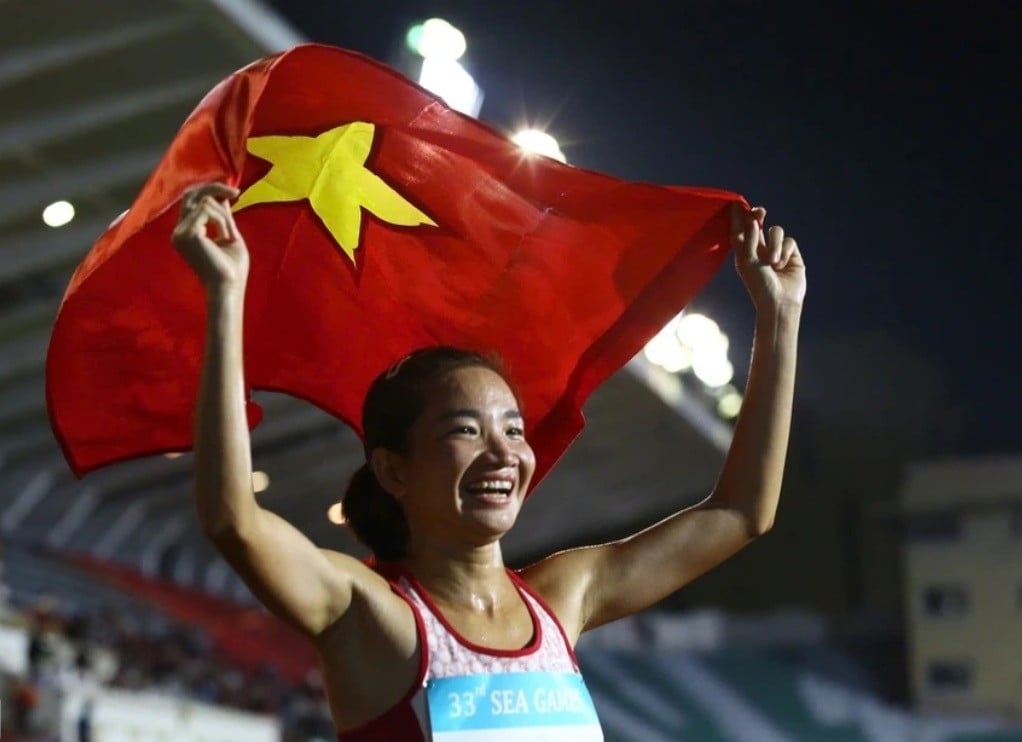 13-1765633219-lap-ky-tich-vo-tien-khoang-hau-nguyen-thi-oanh-lan-thu-5-lien-tiep-vo-dich-cu-ly-5000m-sea-games.jpg