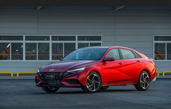 Giá lăn bánh Hyundai Elantra đầu tháng 12/2025 ở mức cực cạnh tranh, ‘gạt giò’ Mazda3 và Kia K3 ảnh 1