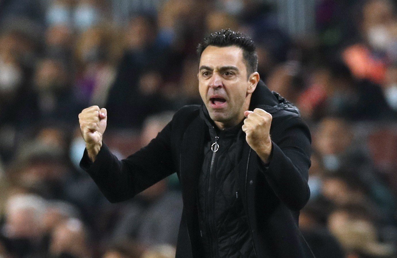 15-1765771293-xavi-sap-tro-lai-dan-dat-mot-doi-bong-premier-league.jpg