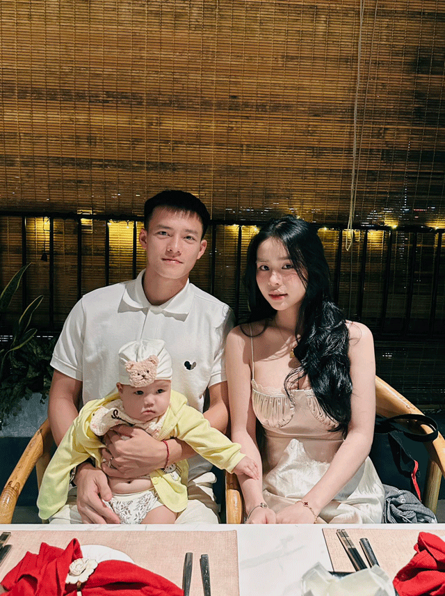 Thong-tin-it-ai-biet-ve-hon-nhan-hien-tai-giua-cau-thu-thanh-nhan-va-vo-hot-girl-quen-qua-mang-4