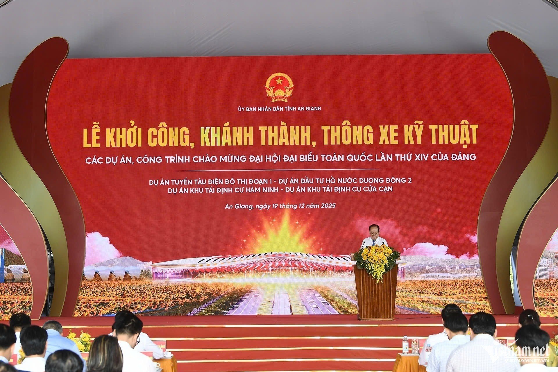19-1766120232-dong-loat-khoi-cong-khanh-thanh-234-du-an-lon-tren-ca-nuoc.jpg