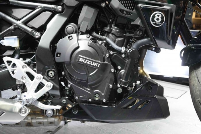 suzuki-gsx-8t-9