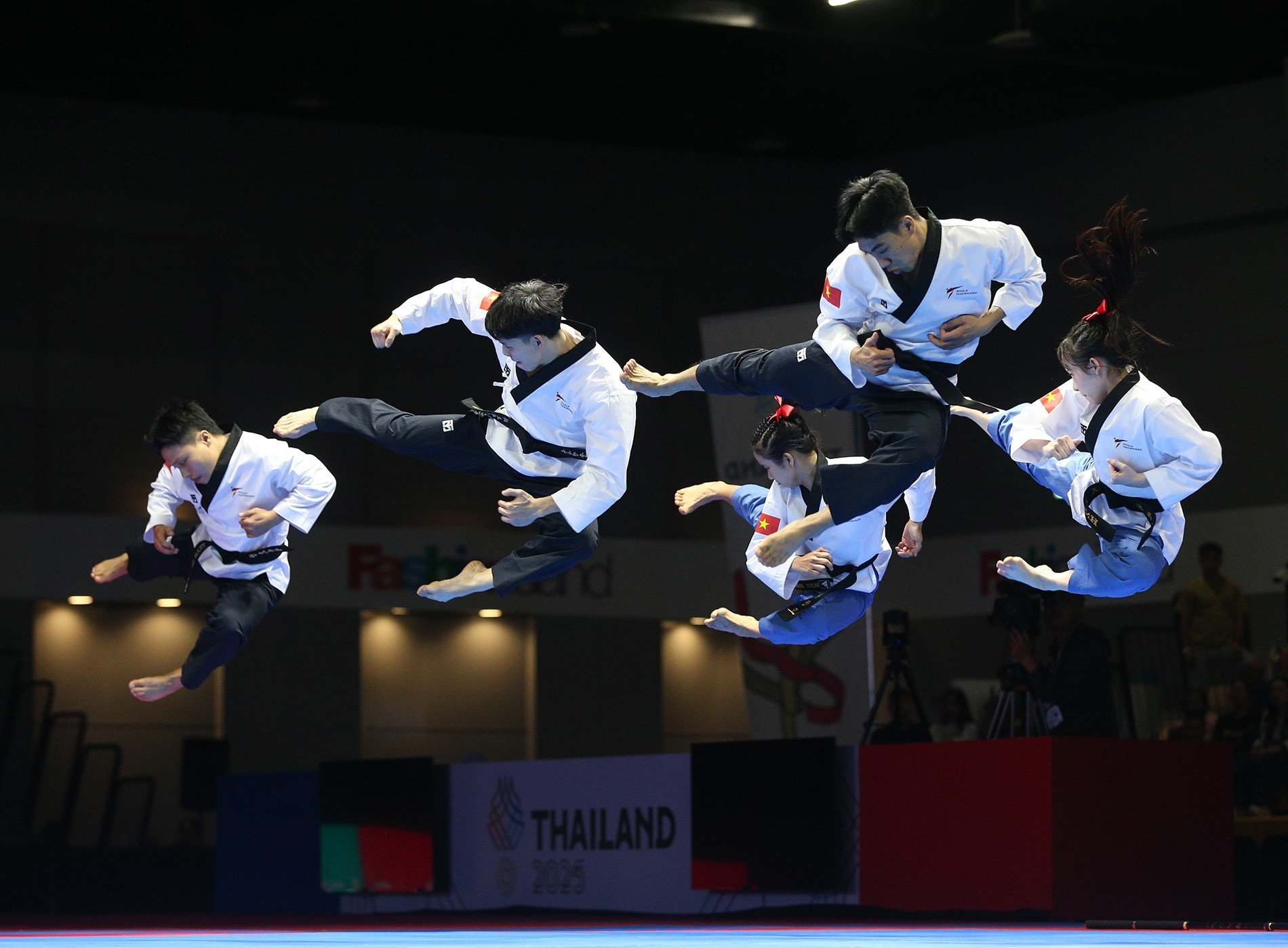 20-1766213718-be-mac-sea-games-33-the-thao-viet-nam-vung-vang-top-3-voi-ky-tich-ve-hieu-suat-thi-dau.jpg