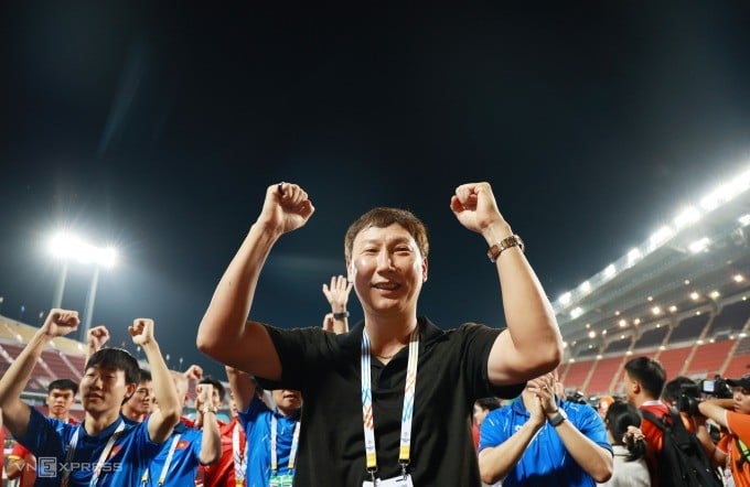 20-1766222999-hlv-kim-sang-sik-va-chuyen-gio-moi-ke-trong-tran-chung-ket-sea-games-33-co-luc-toi-muon-don-tho.jpg