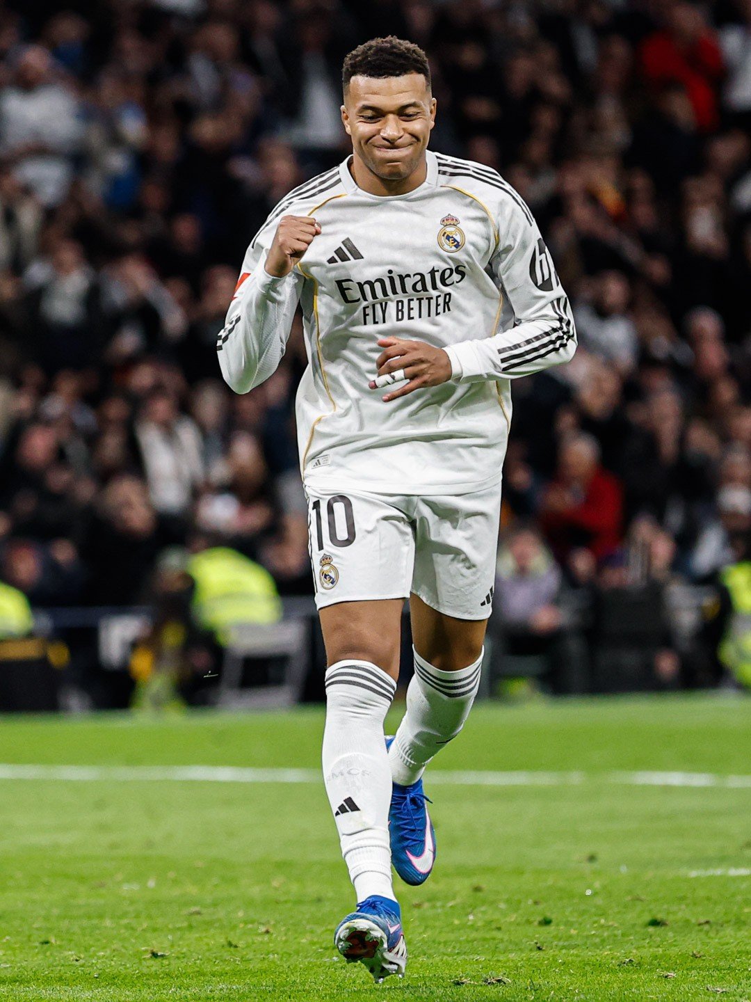 https://static-images.vnncdn.net/vps_images_publish/000001/000003/2025/12/21/mbappe-real-madrid-1-361.jpg