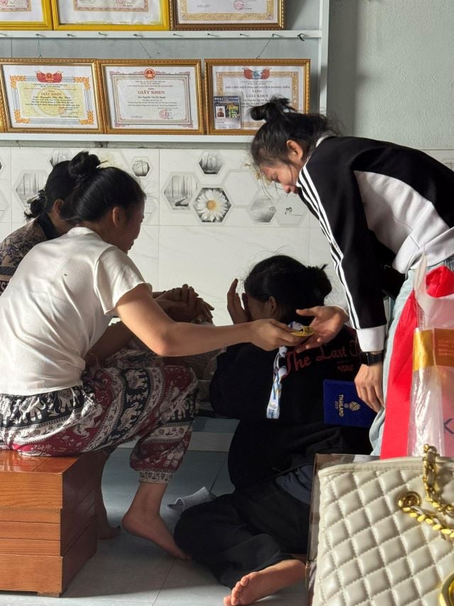 3-chi-em-my-hanh-ben-canh-ba-sau-sea-games