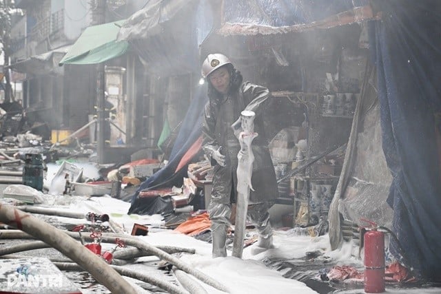 chay-cho-dinh-cong16jpg-1766452317589_11zon