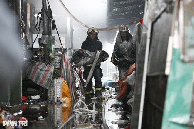 chay-cho-dinh-cong18jpg-1766452470869_11zon