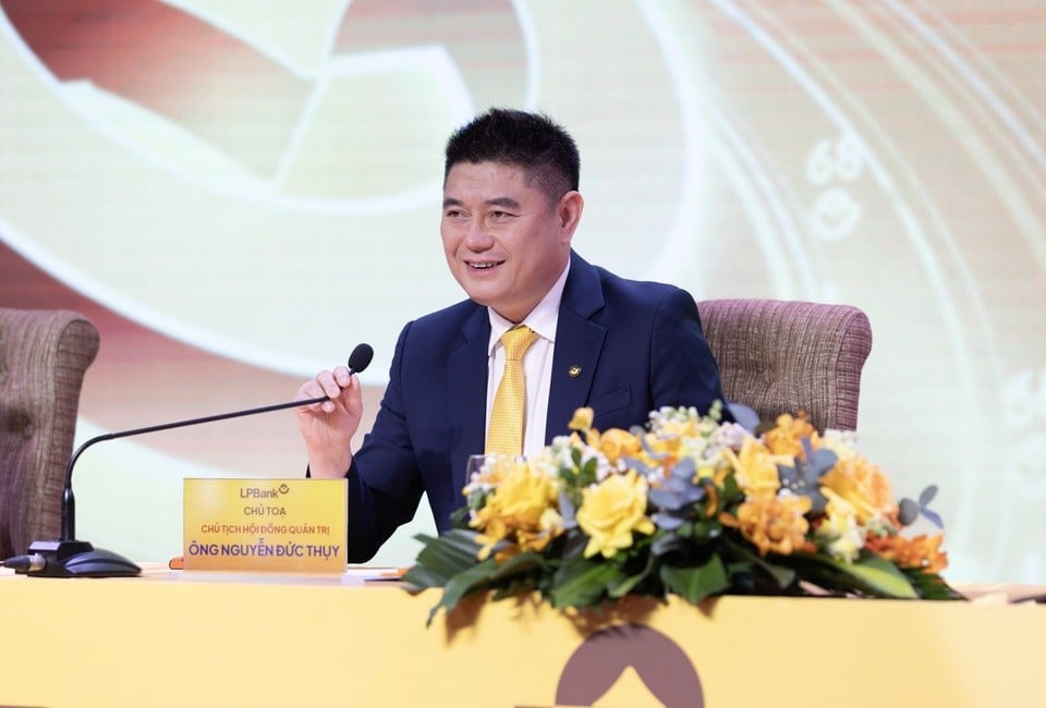 24-1766568854-roi-vi-tri-chu-tich-lpbank-ong-nguyen-duc-thuy-duoc-thuong-10-ty-dong.jpg