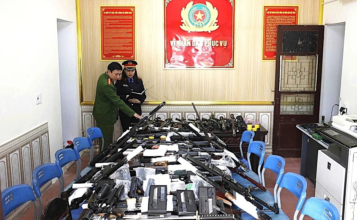 pha duong day mua ban vu khi quy mo dac biet lon, bat giu 42 doi tuong hinh anh 2