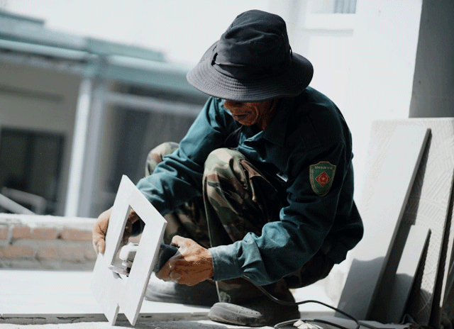 Xot-xa-ve-hoan-canh-nguoi-dan-ong-dat-chu-cho-di-bo-xin-viec-o-tphcm-vo-bo-di-khi-con-moi-4-tuoi-5