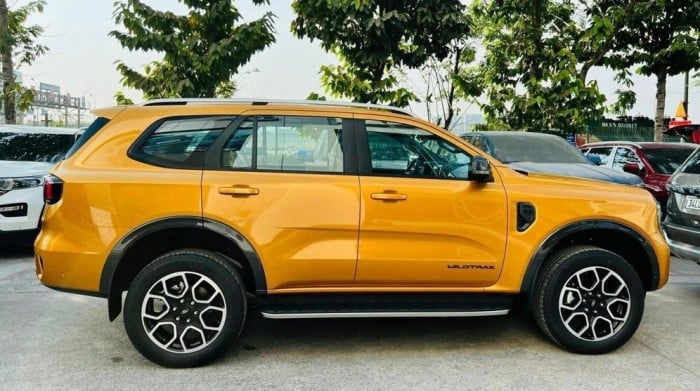 Giá Ford Everest lăn bánh cuối tháng 12/2025: Dễ mua, ‘hạ gục’ Hyundai Santa Fe và Toyota Fortuner ảnh 3
