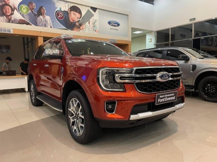 Giá Ford Everest lăn bánh cuối tháng 12/2025: Dễ mua, ‘hạ gục’ Hyundai Santa Fe và Toyota Fortuner ảnh 5