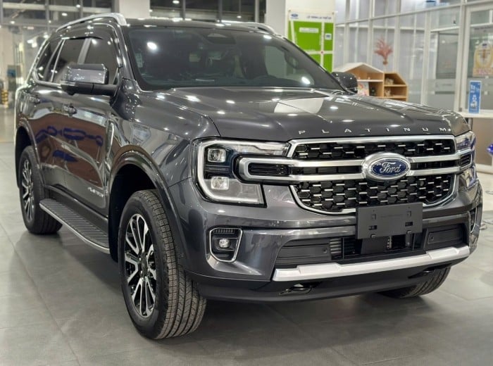 Giá Ford Everest lăn bánh cuối tháng 12/2025: Dễ mua, ‘hạ gục’ Hyundai Santa Fe và Toyota Fortuner ảnh 6