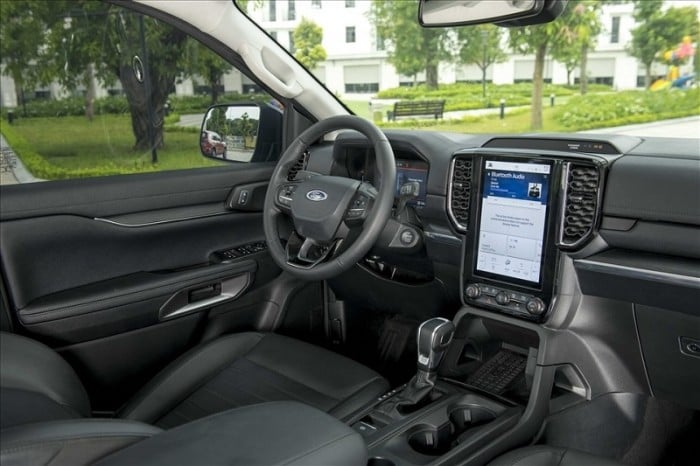 Giá Ford Everest lăn bánh cuối tháng 12/2025: Dễ mua, ‘hạ gục’ Hyundai Santa Fe và Toyota Fortuner ảnh 8